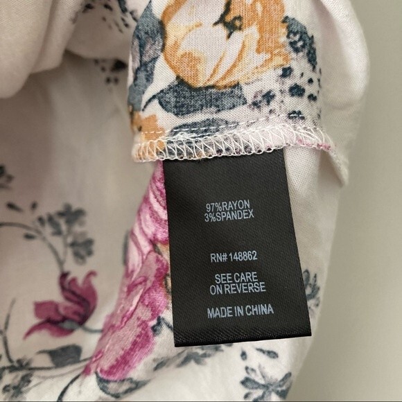 Torrid Floral Challis Button Blouse 1X - Picture 6 of 6